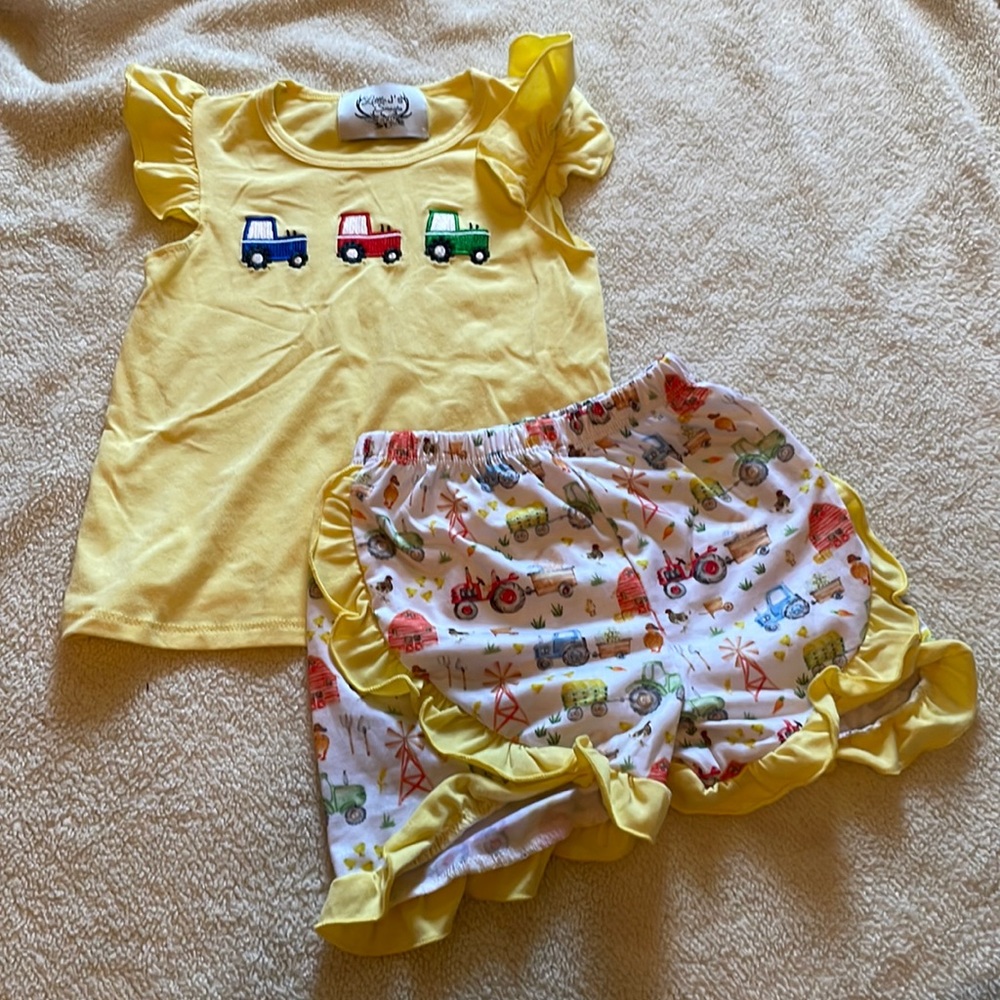 Tractor Trio Embroidery Ruffle Short Set